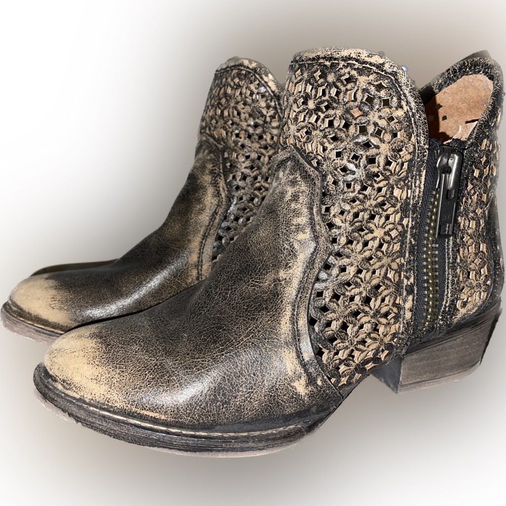 CORRAL CIRCLE G WOMEN'S DISTRESSED ROUND TOE ZIPPER ANKLE BOOT  SIZE 7.5